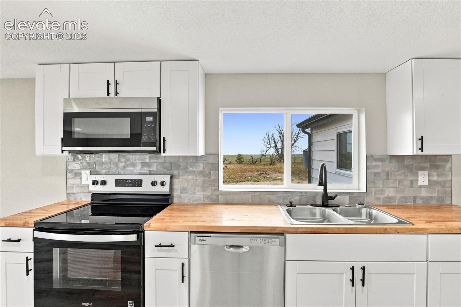 Listing photo 12 for 10672 Boone Road