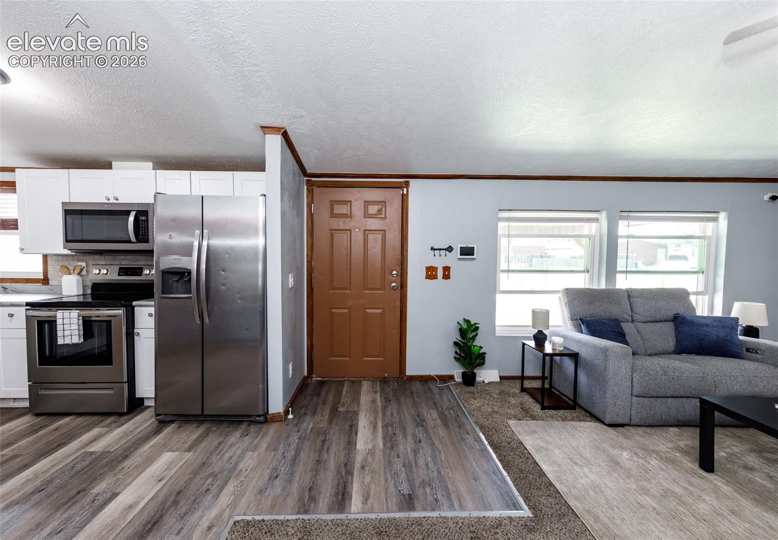 Listing photo 5 for 405 3rd Street