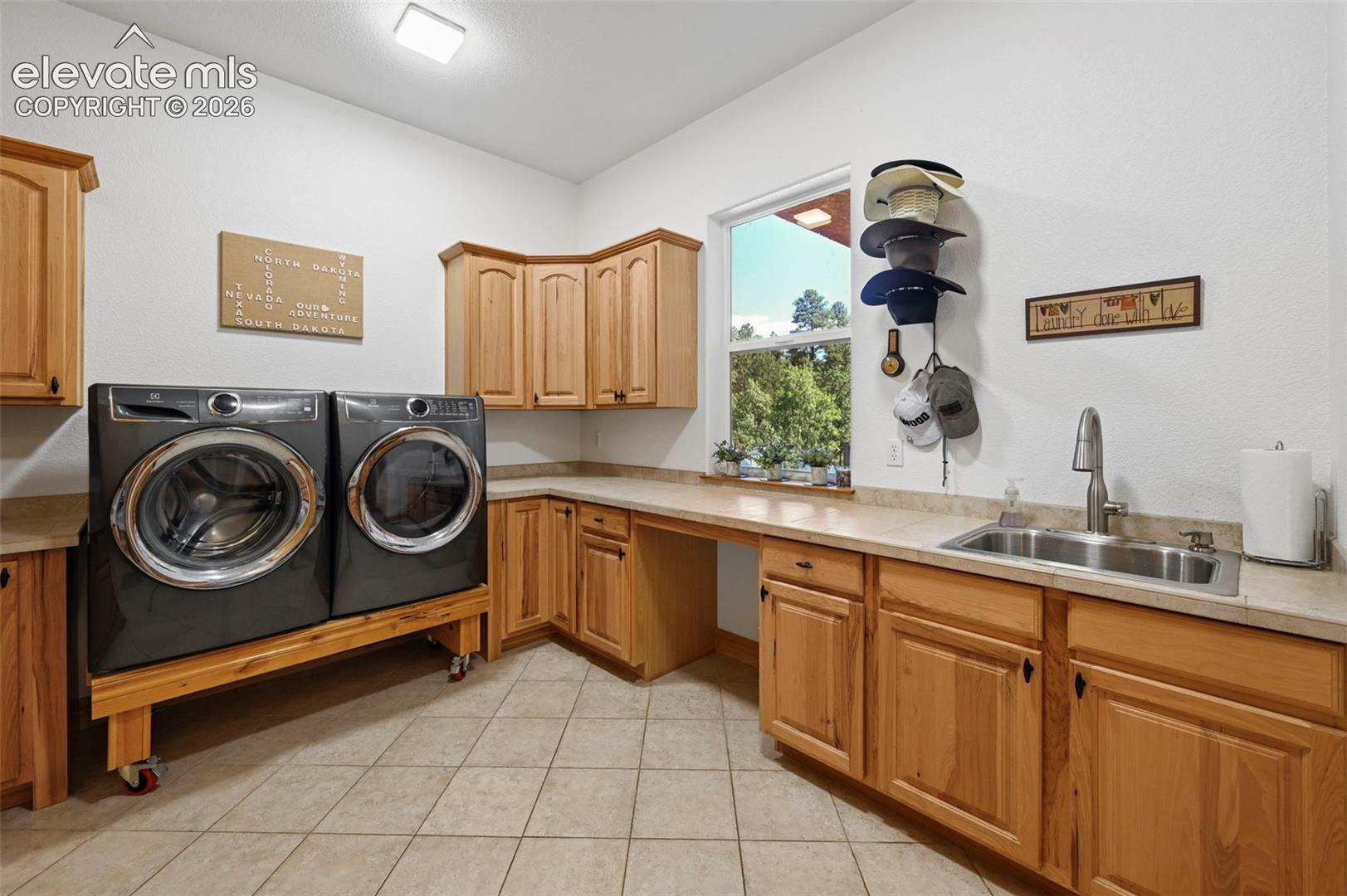 Listing photo 16 for 335 West Way