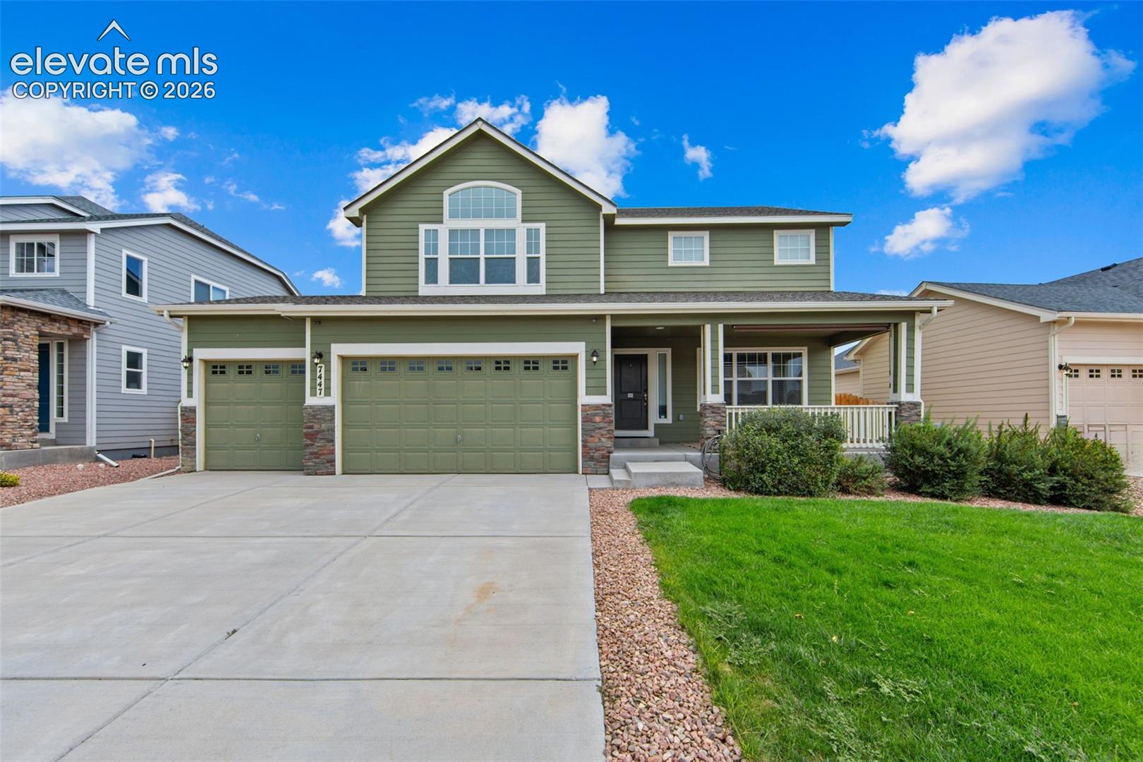 Listing photo 6 for 7447 Peachleaf Drive