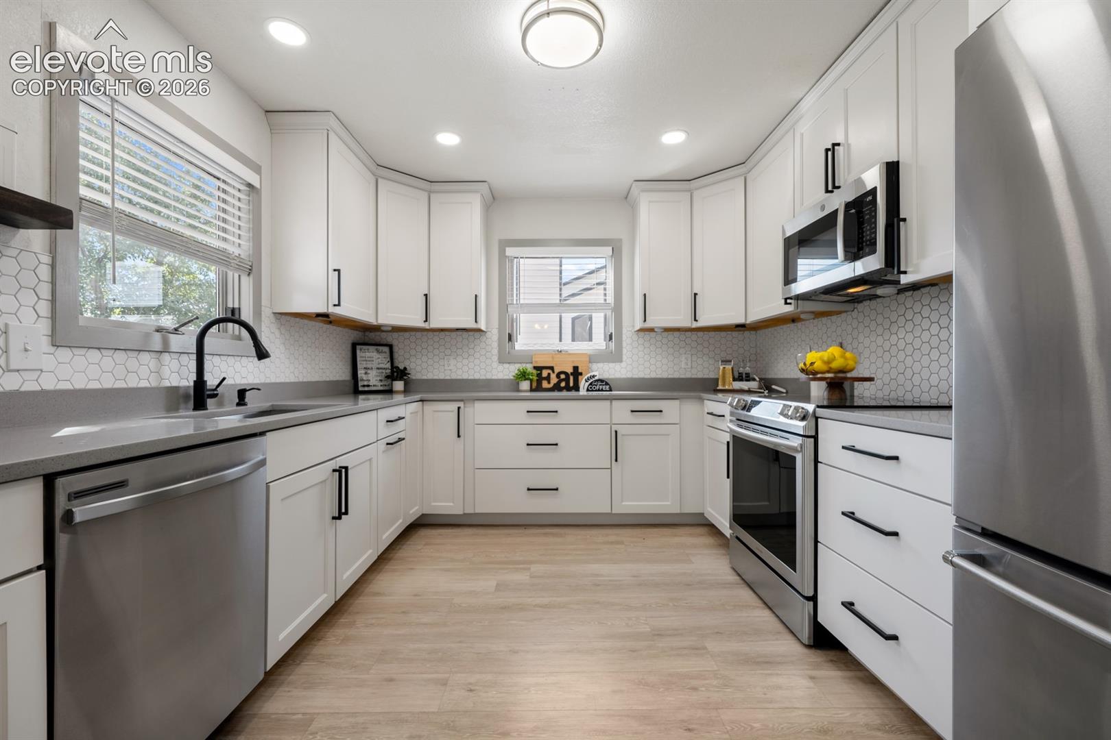 Listing photo 2 for 111 Ironweed Drive
