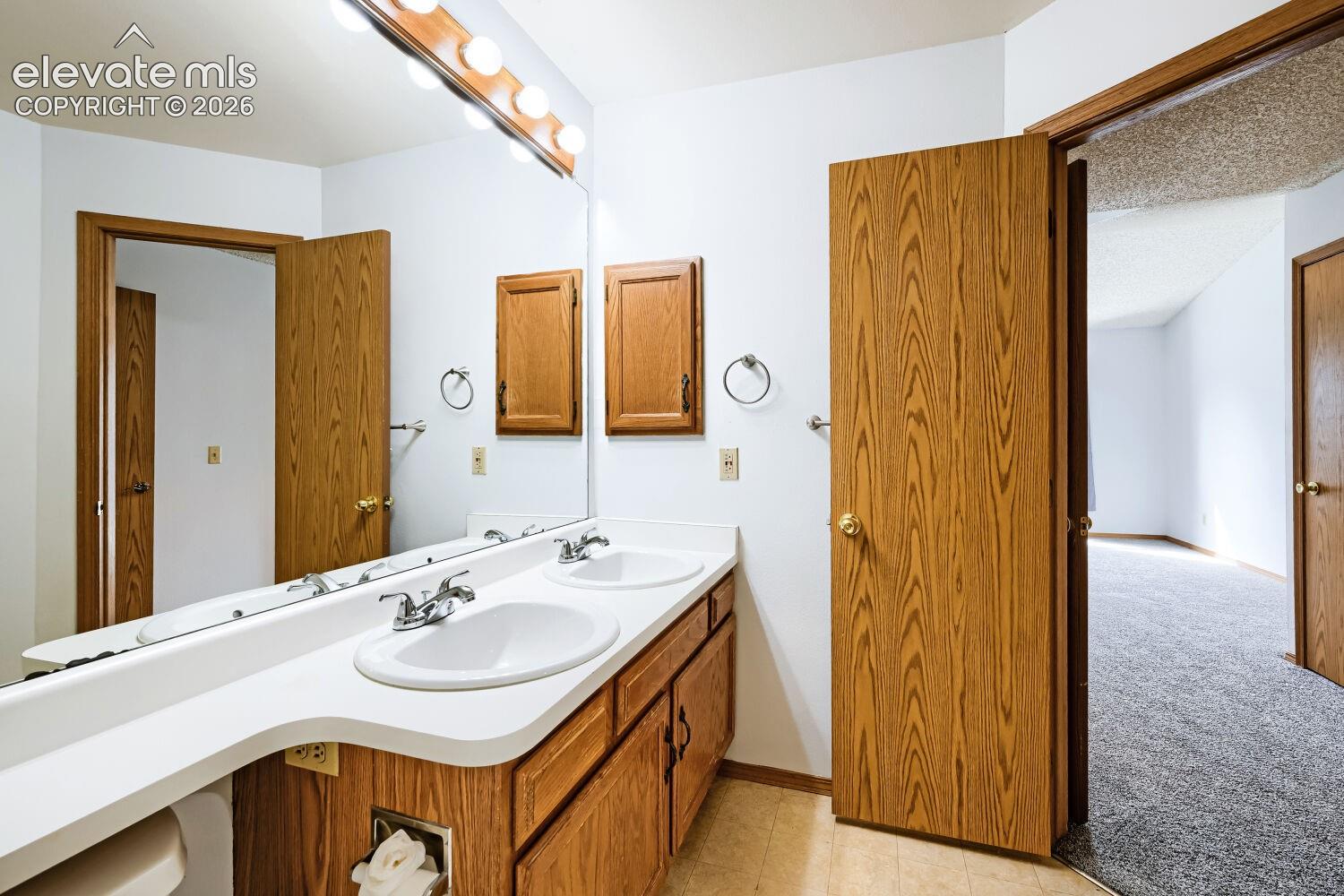 Listing photo 15 for 3515 Queen Anne Way