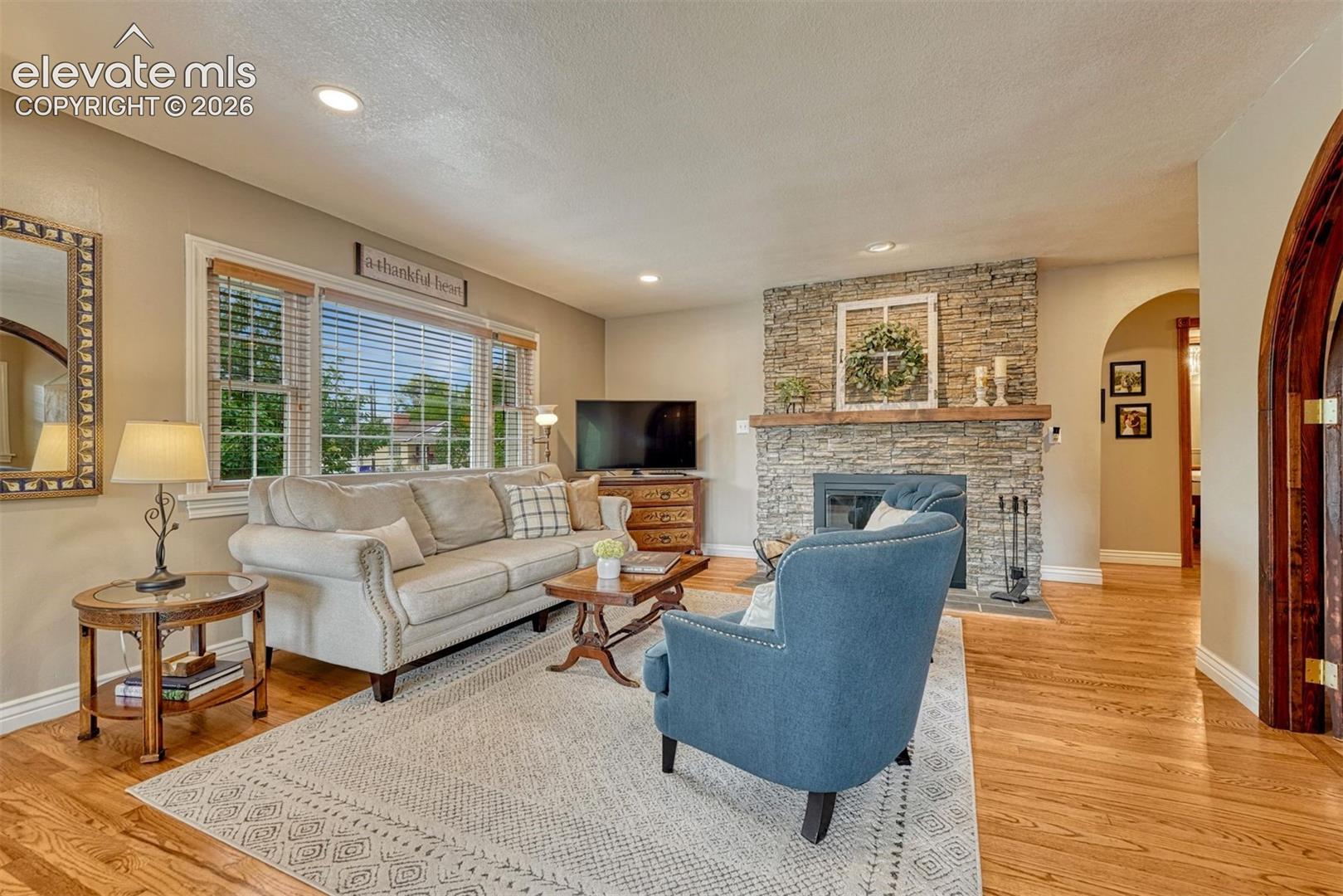 Listing photo 9 for 1900 E San Rafael Street
