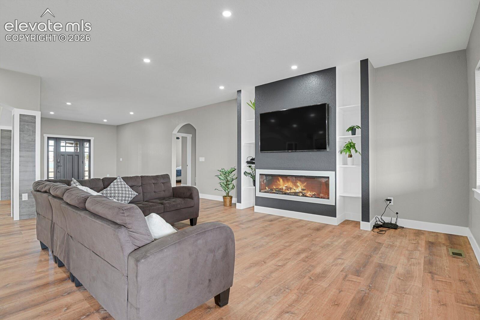 Listing photo 14 for 2015 N Ellicott Highway