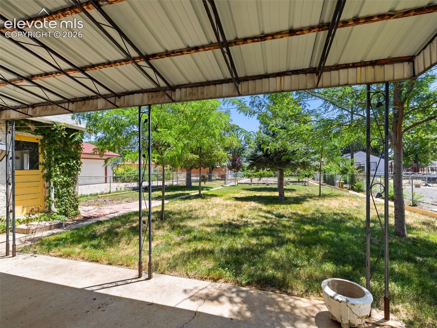 Listing photo 5 for 626 Jackson Street