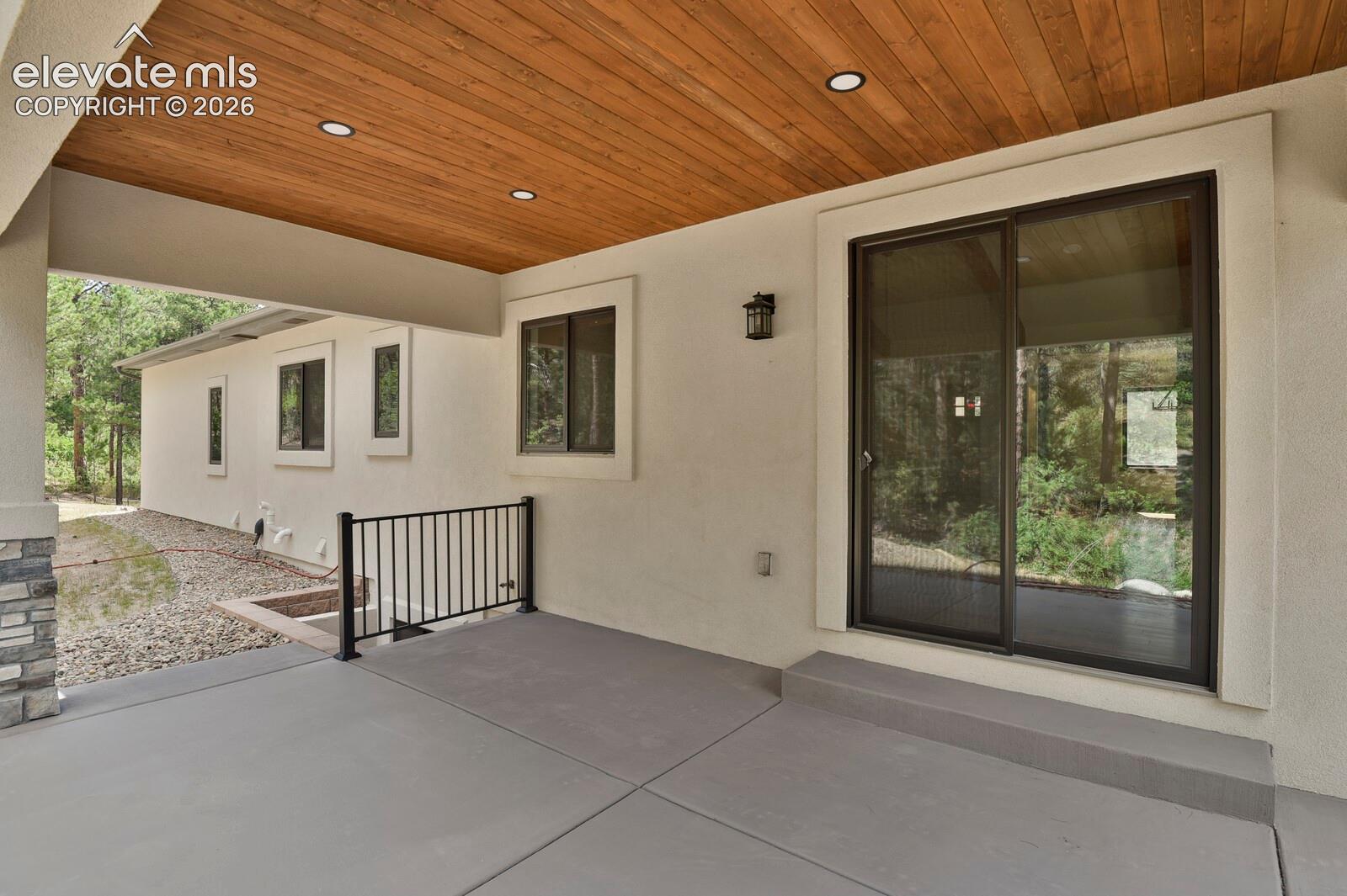 Listing photo 16 for 19020 Burnt Leaf Way
