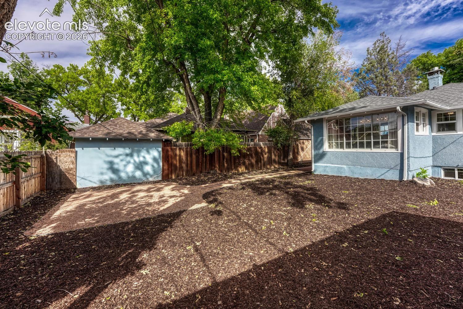 Listing photo 48 for 209 E Washington Street