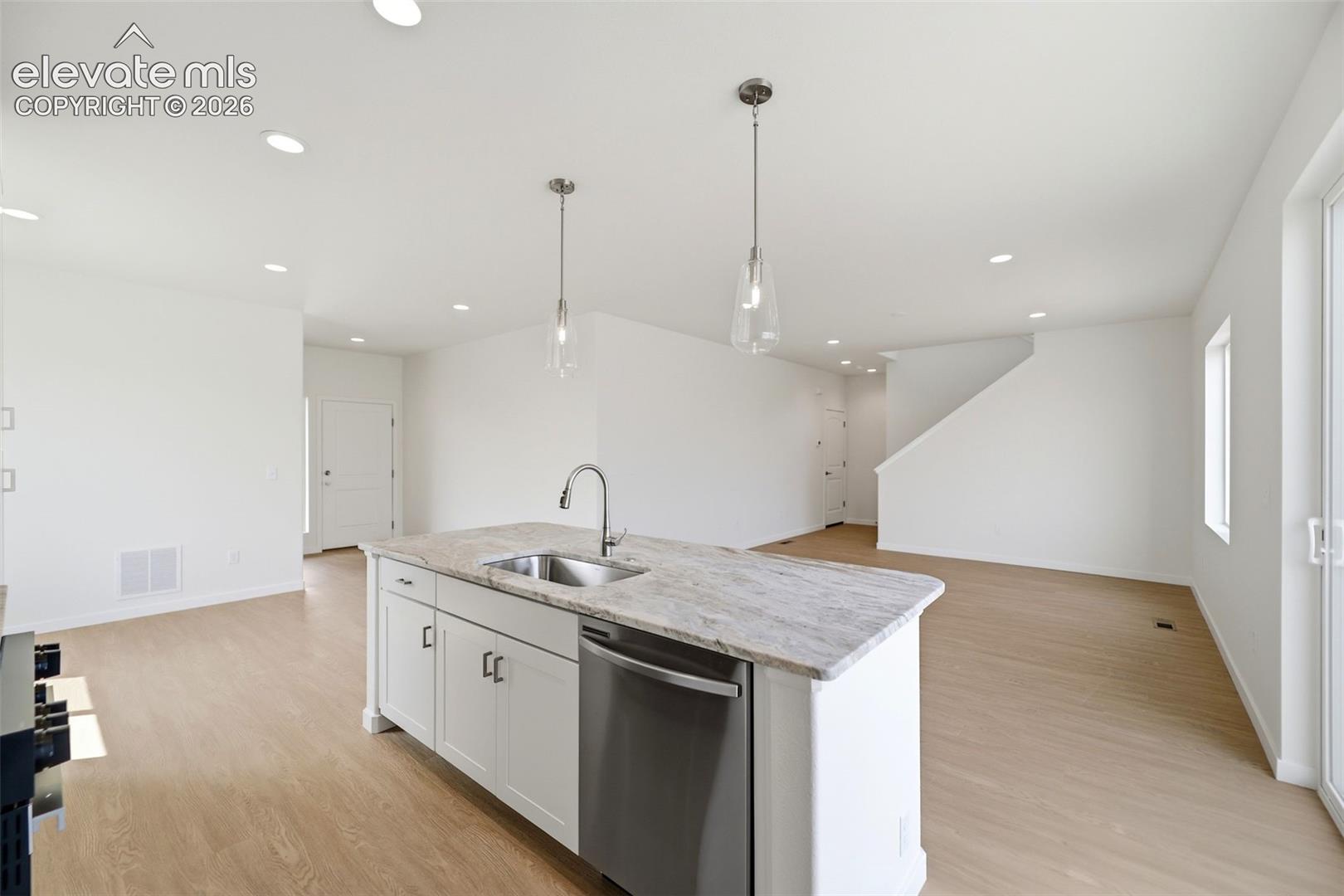 Listing photo 13 for 7968 School House Drive