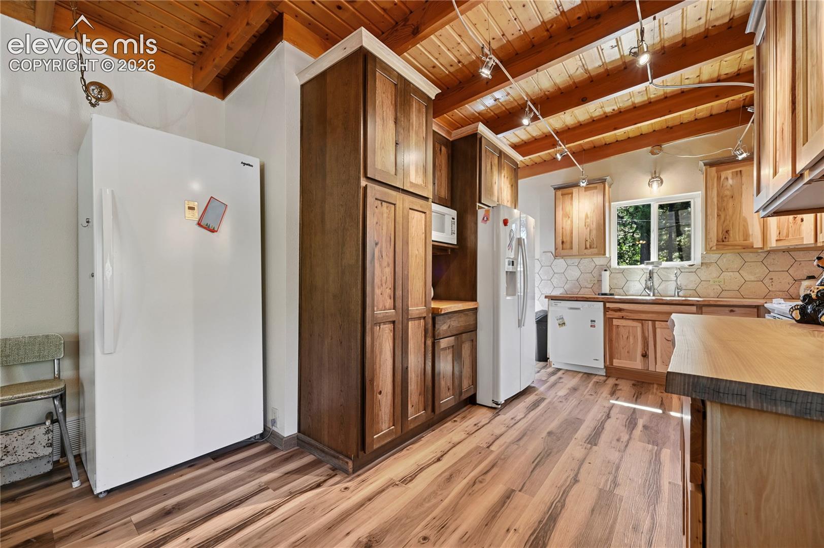 Listing photo 7 for 4455 Heizer Street