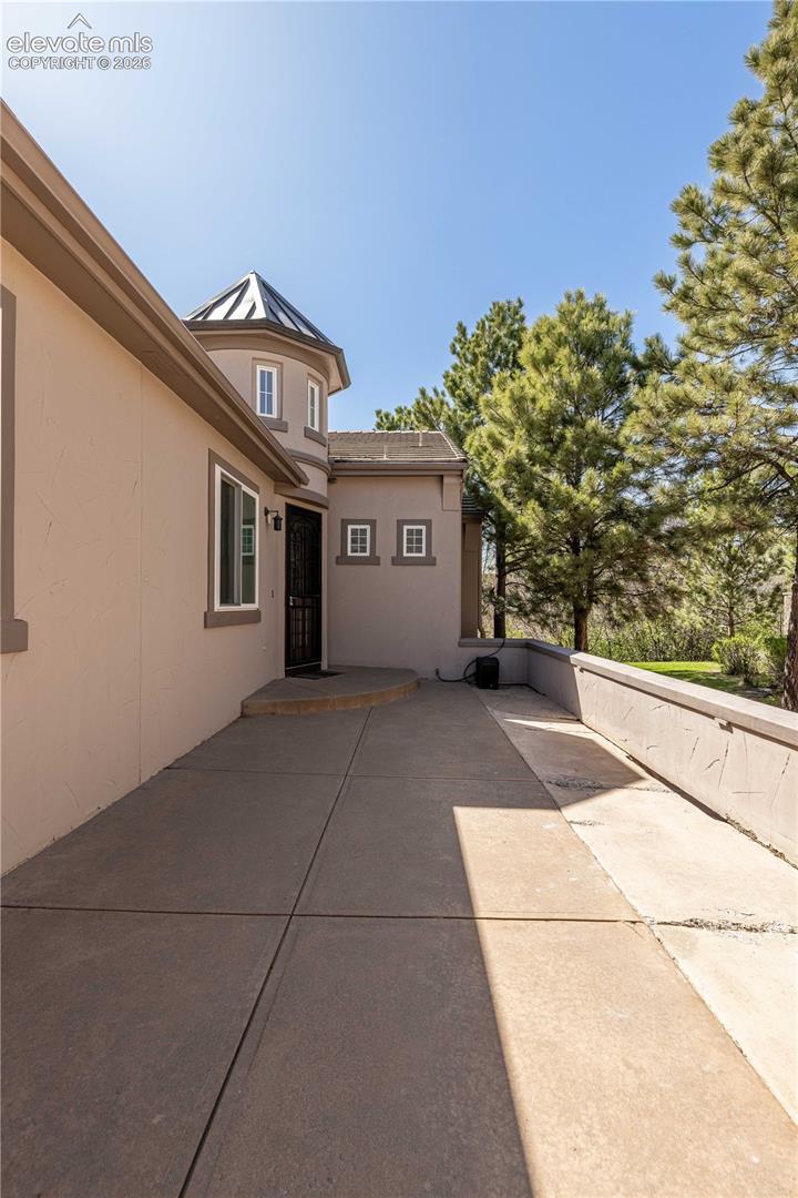 Listing photo 3 for 5011 Vermillion Court