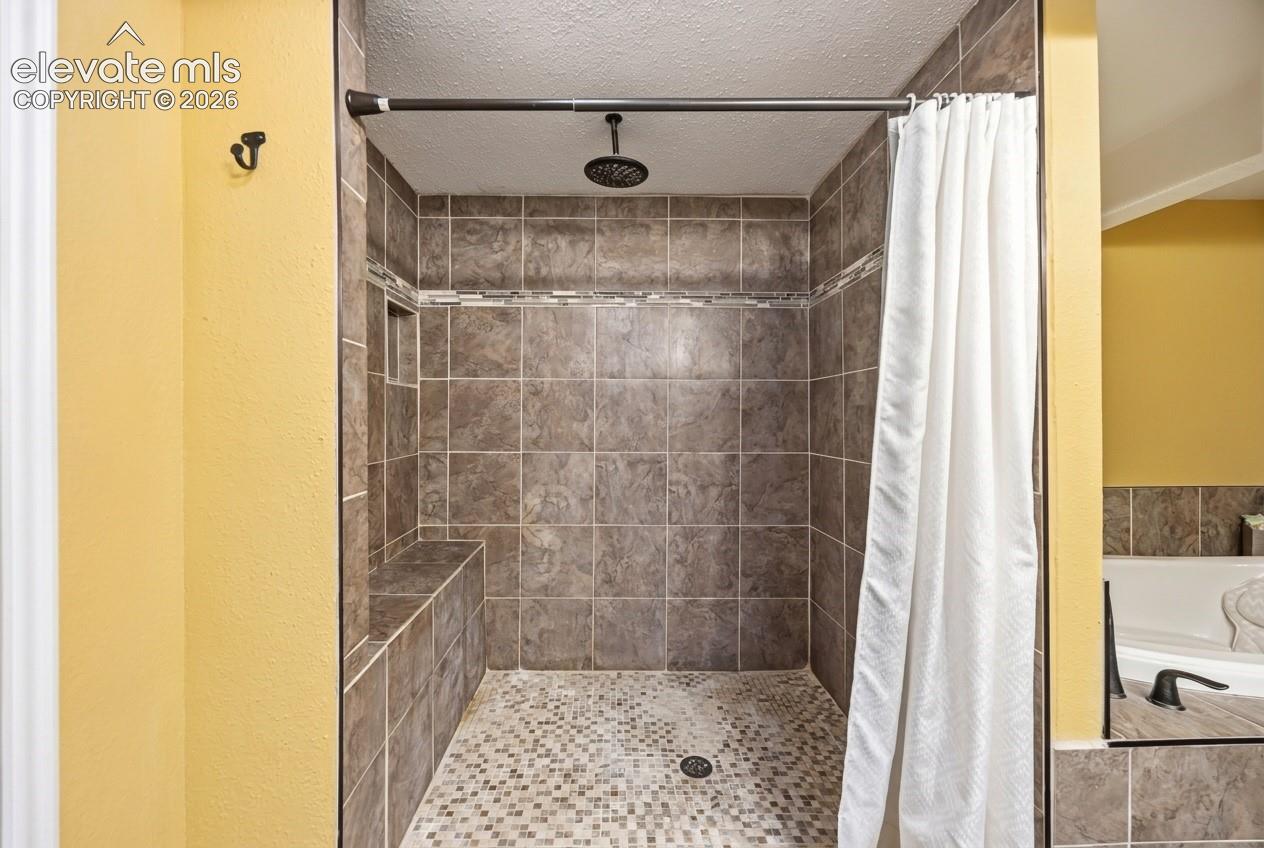Listing photo 17 for 7409 Colonial Drive