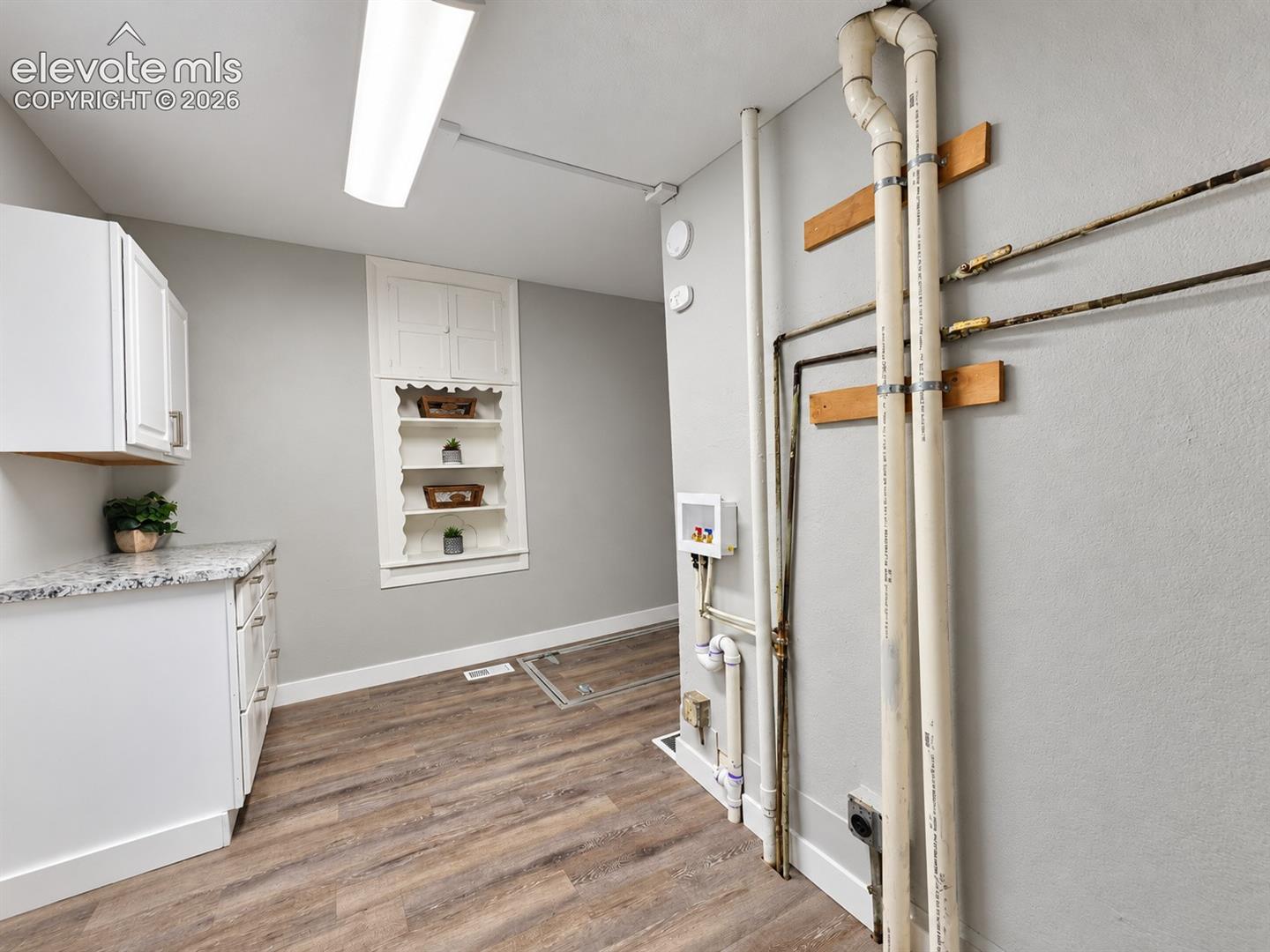 Listing photo 23 for 316 E 2nd Street