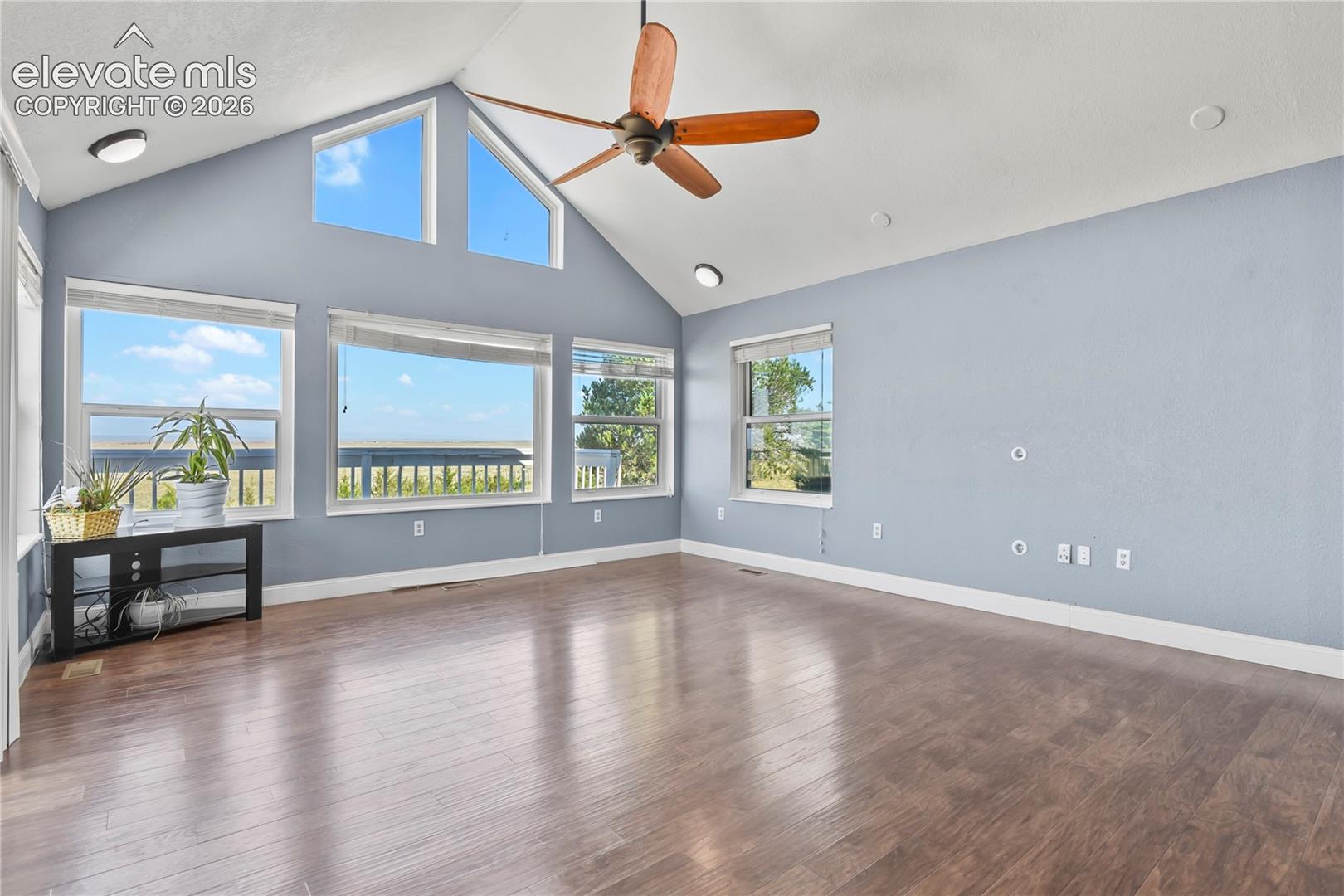 Listing photo 6 for 13550 Whistling Hills Lane