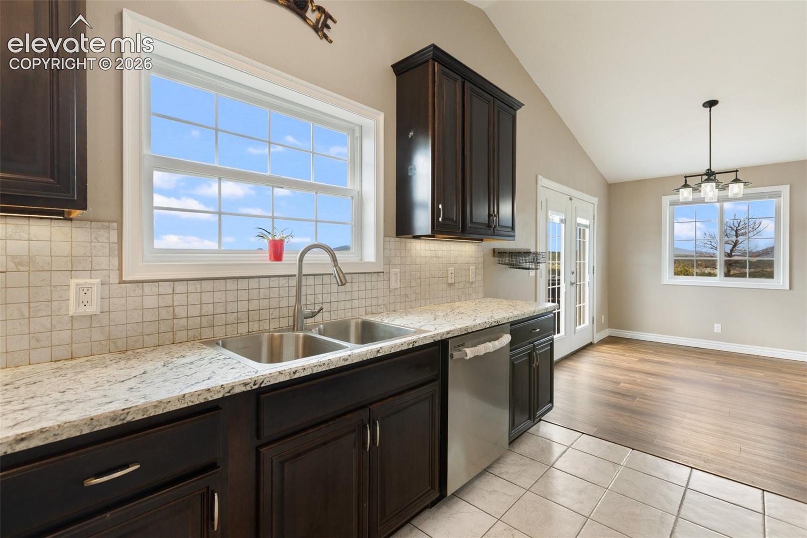 Listing photo 13 for 127 Carlton Circle