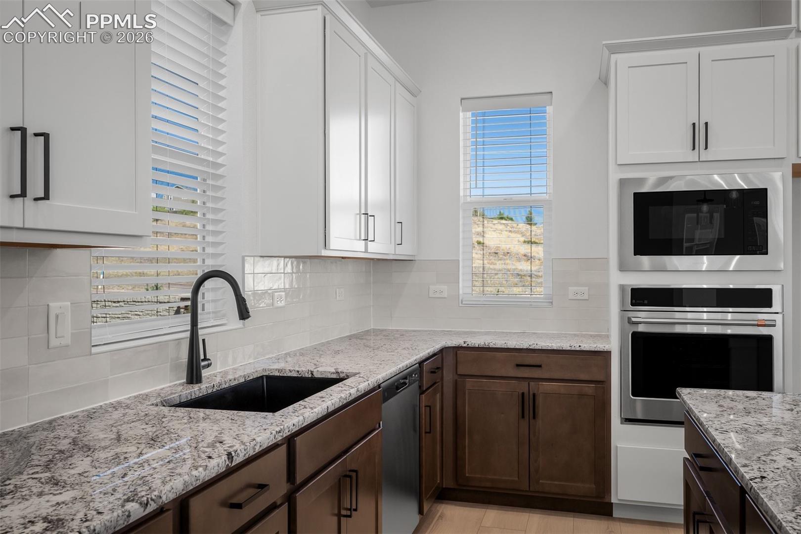 Listing photo 15 for 4684 Peak Crest View