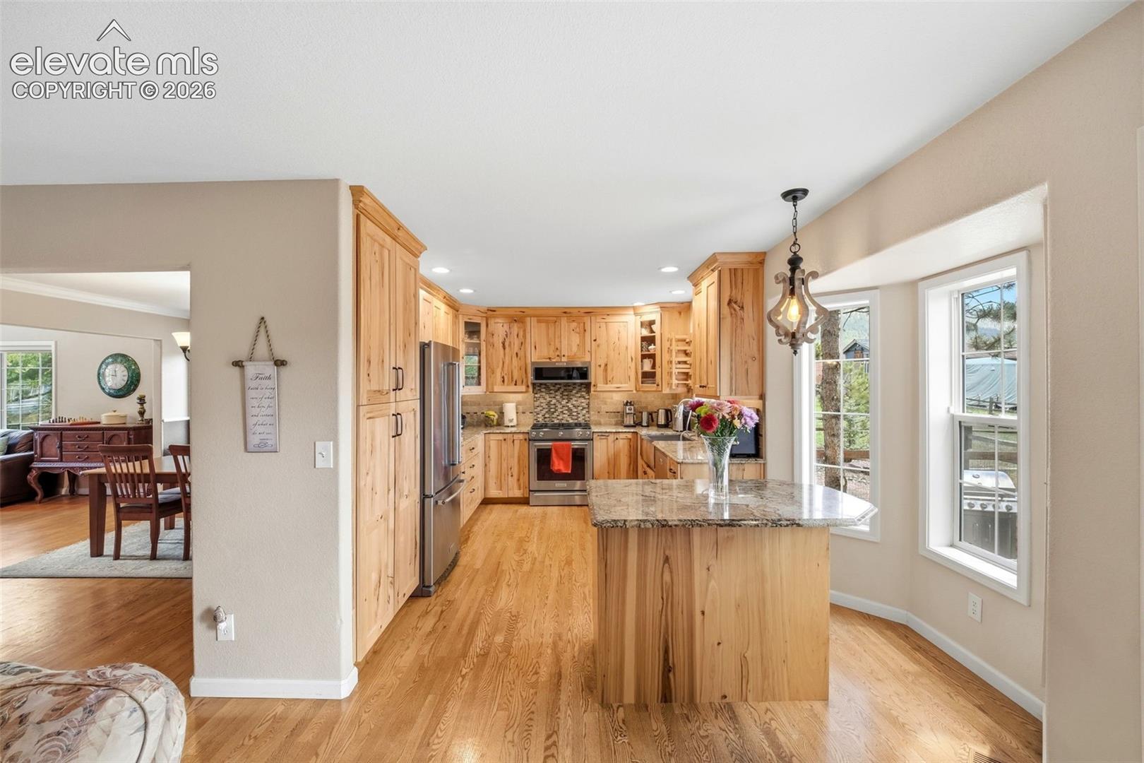 Listing photo 16 for 2221 Valley View Drive