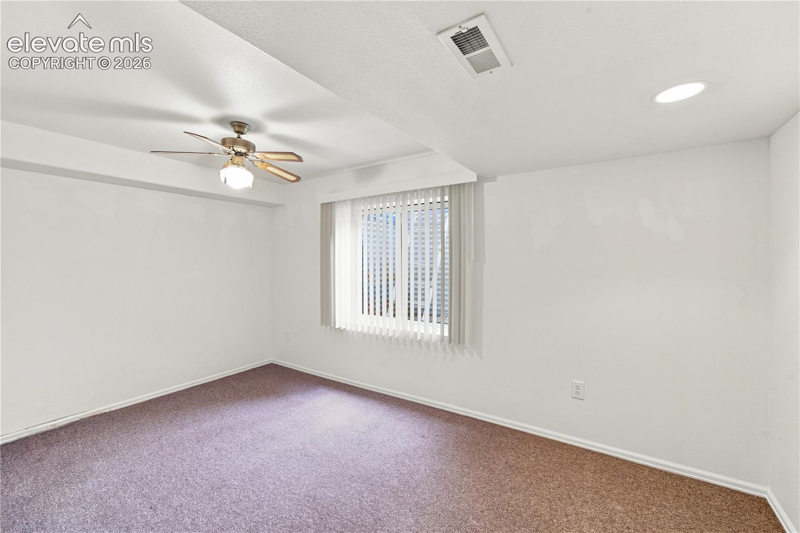 Listing photo 27 for 635 E Inca Court
