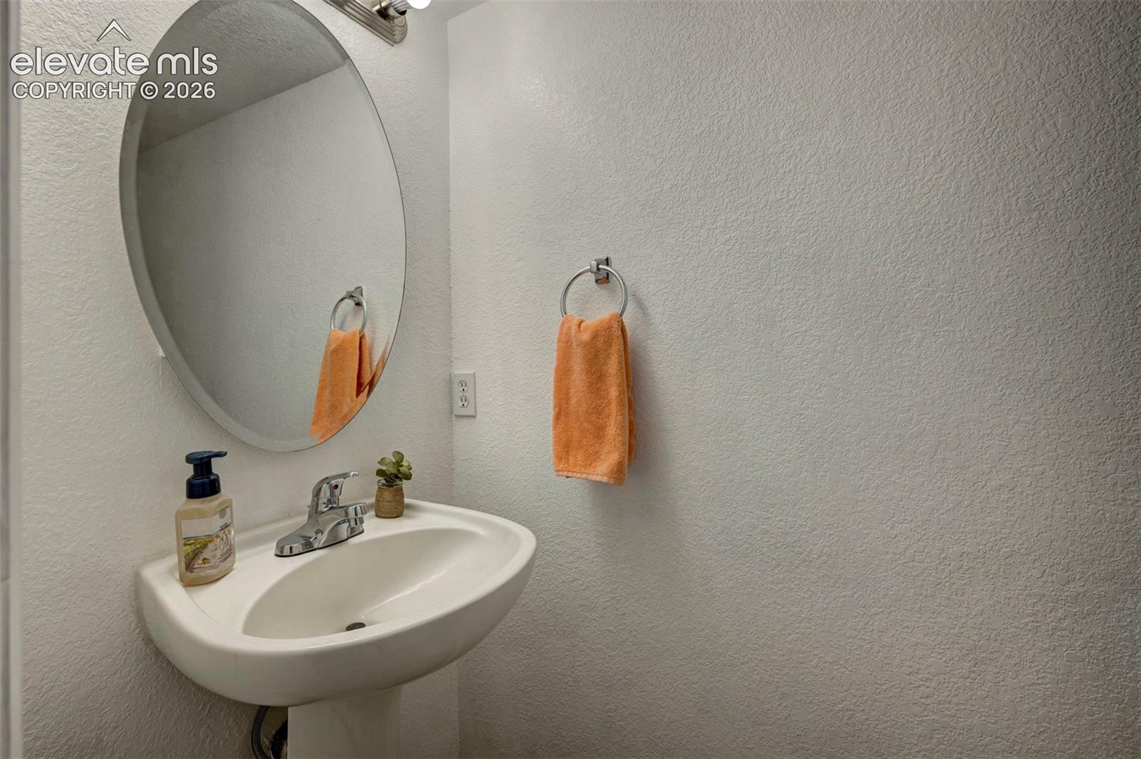 Listing photo 12 for 862 Descendant Drive