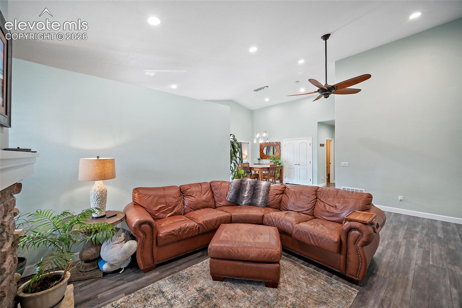 Listing photo 6 for 1101 Ptarmigan Drive