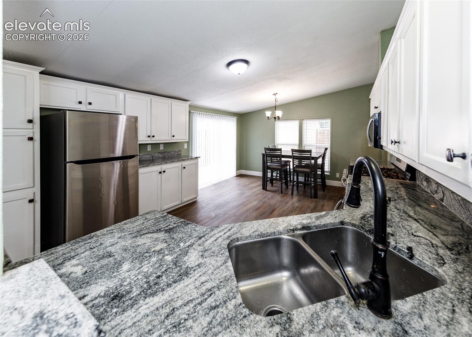 Listing photo 9 for 861 Desert Circle