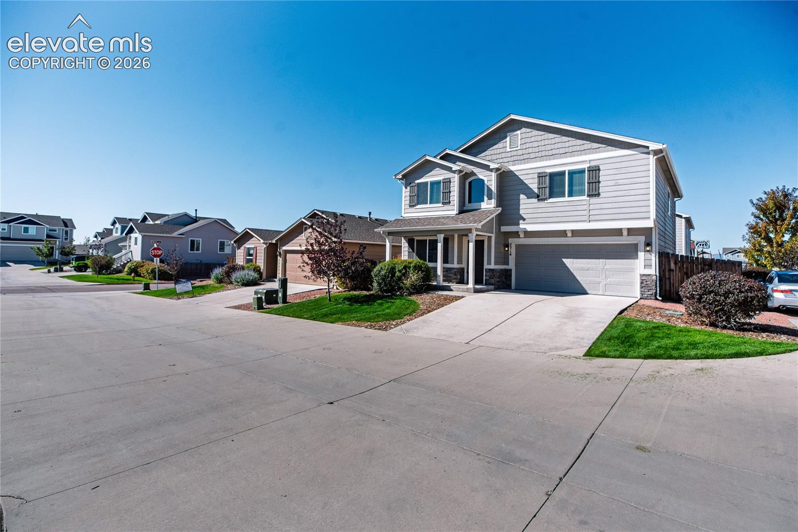 Listing photo 3 for 7714 Cruzer Heights