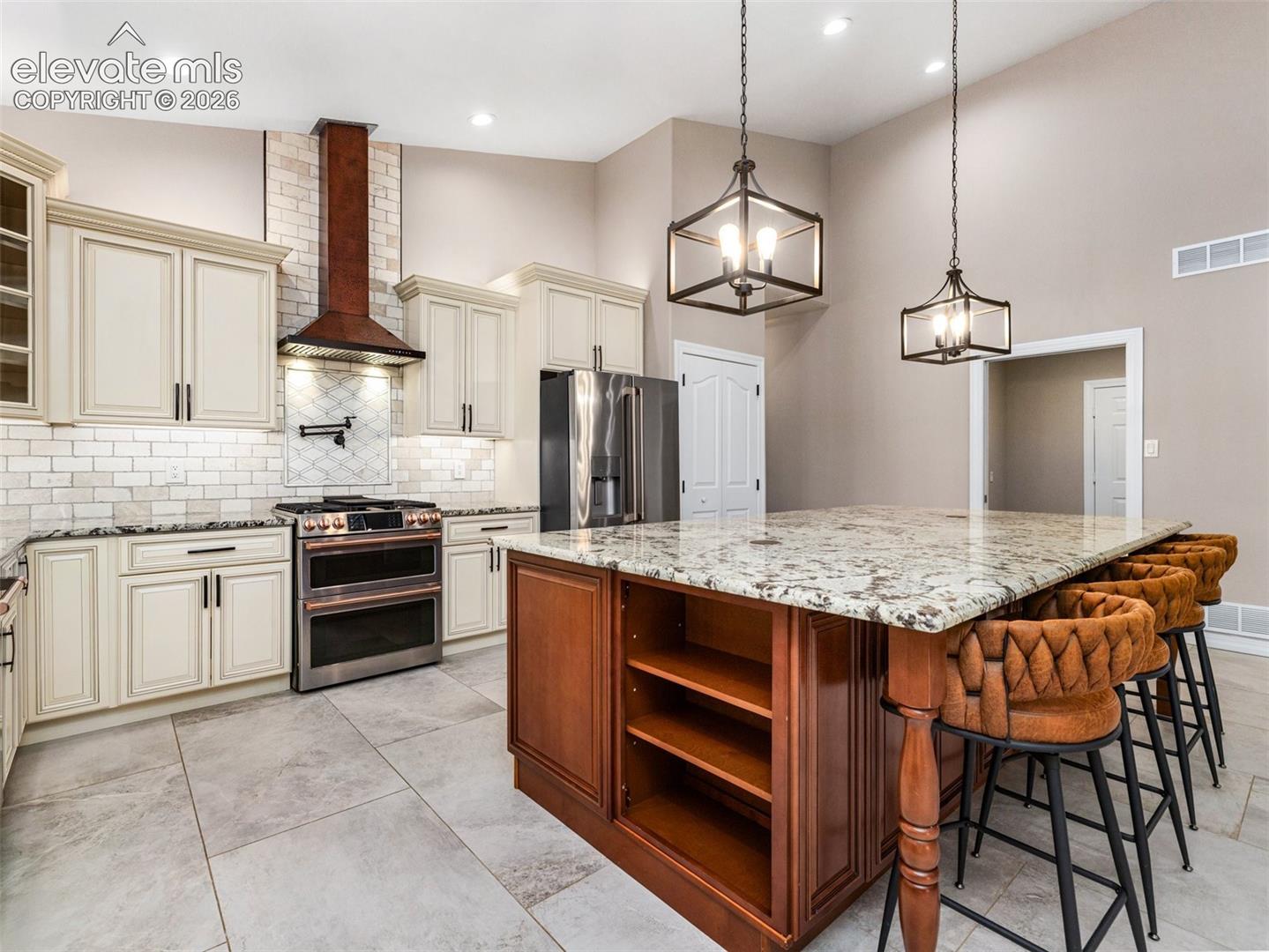 Listing photo 7 for 10 Erica Court