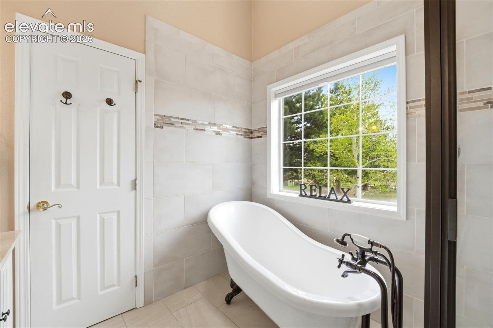 Listing photo 24 for 2221 Valley View Drive