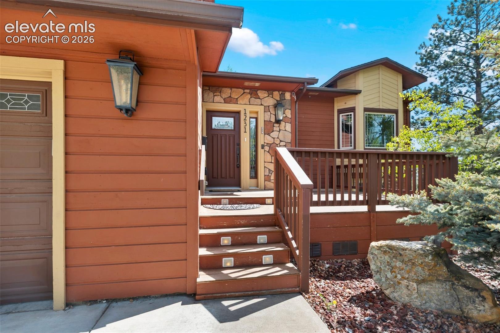 Listing photo 2 for 1231 Telemark Drive