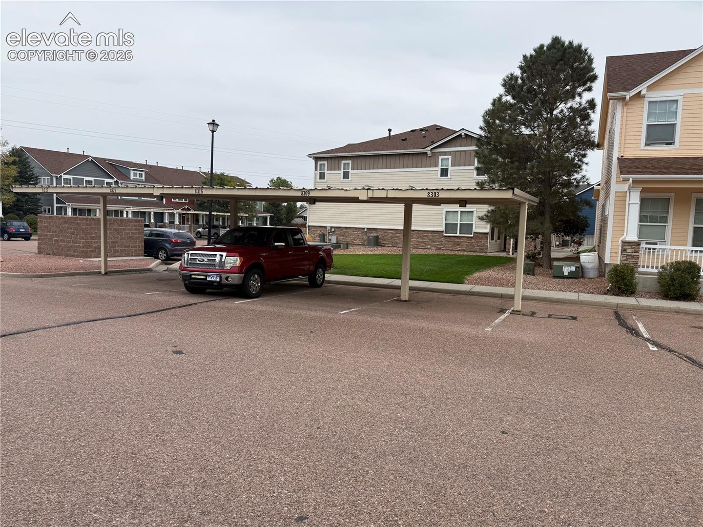 Listing photo 20 for 8309 Confluence Point