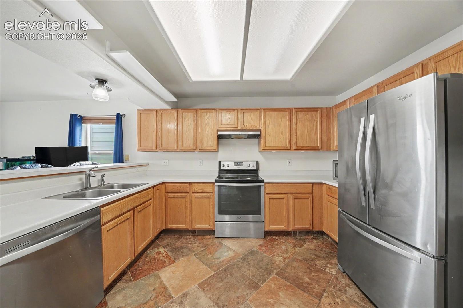 Listing photo 3 for 912 Legend Oak Drive