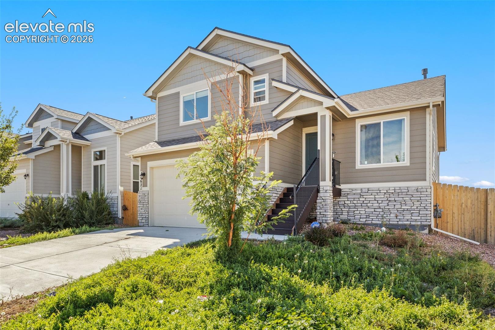 Listing photo 2 for 10621 Castor Drive