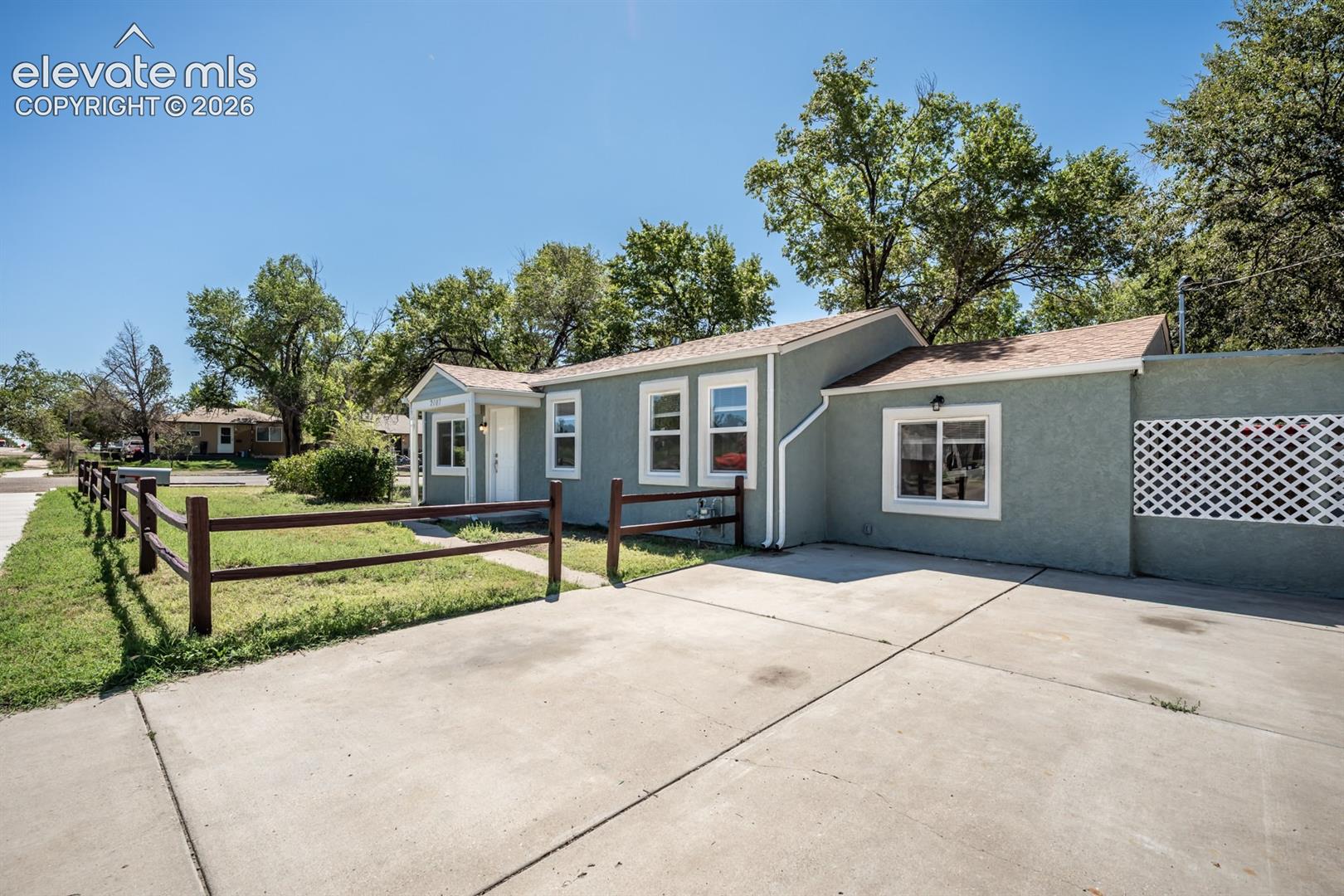 Listing photo 3 for 2102 W 29th Street