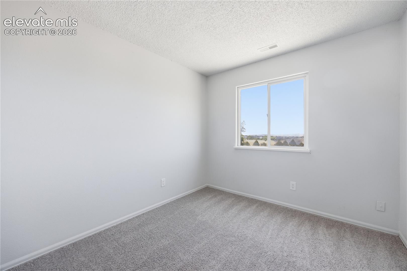 Listing photo 19 for 4571 Sunnyhill Drive