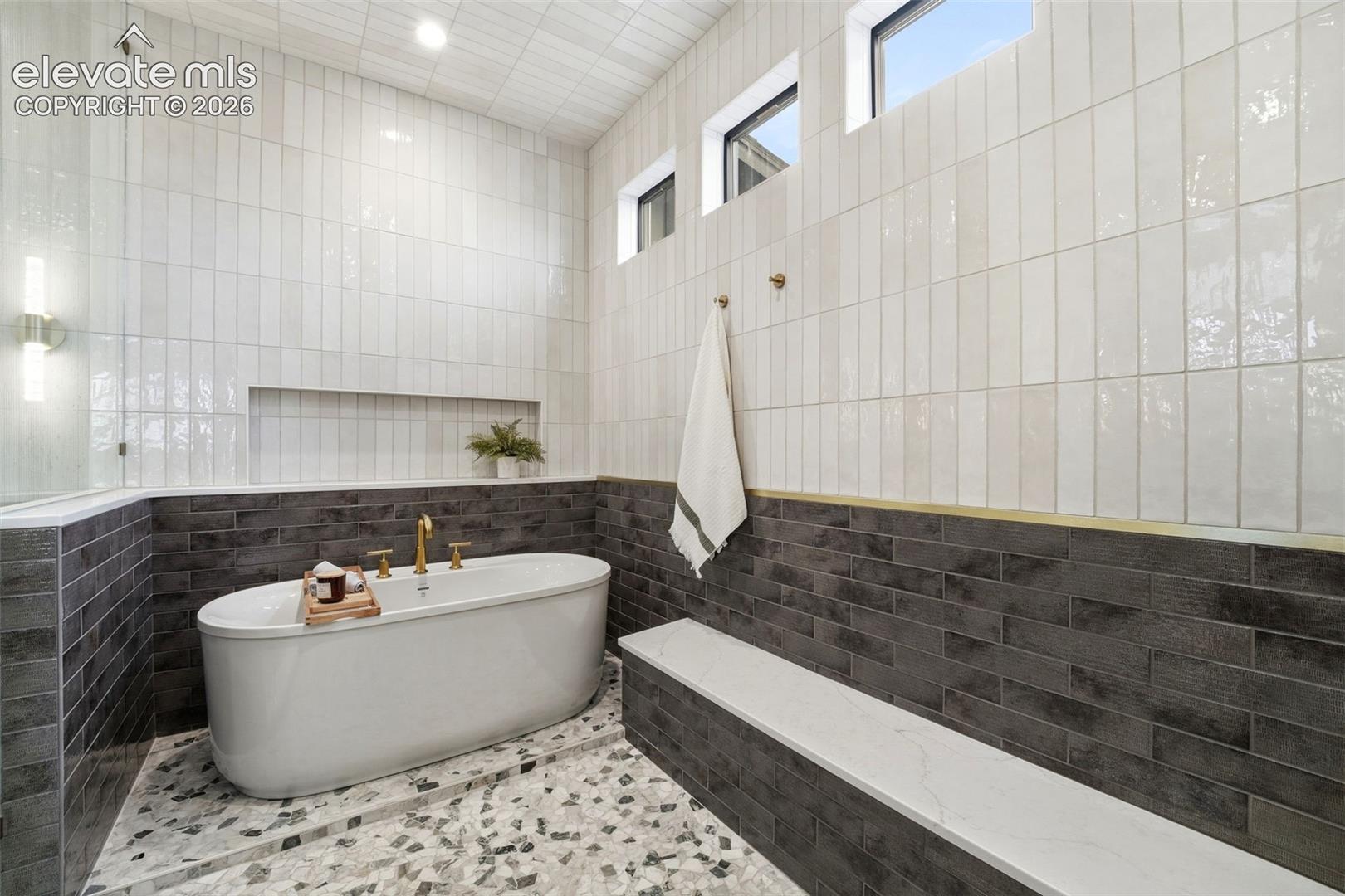 Listing photo 18 for 15390 Sandbagger Drive