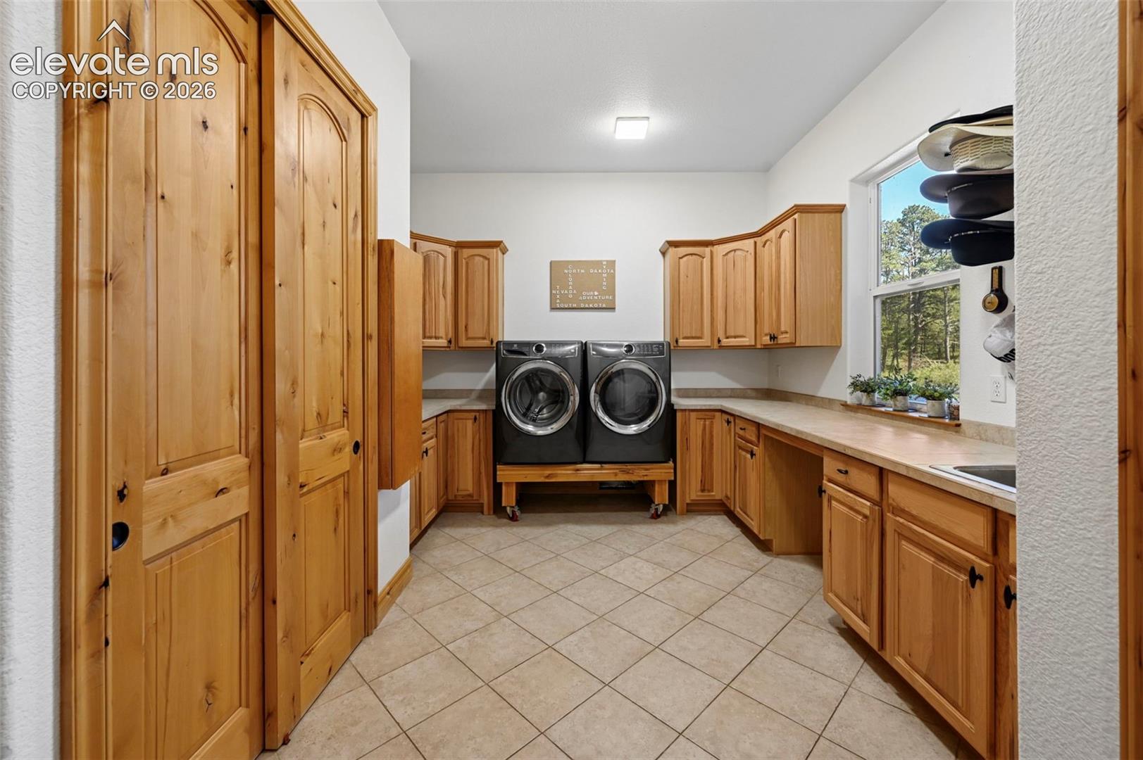 Listing photo 15 for 335 West Way