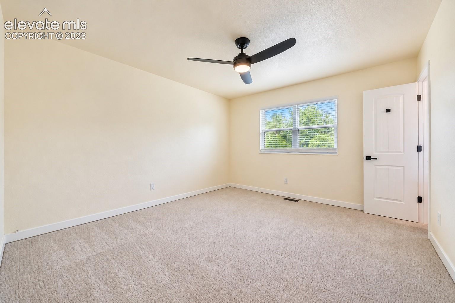 Listing photo 14 for 4020 Manzana Court