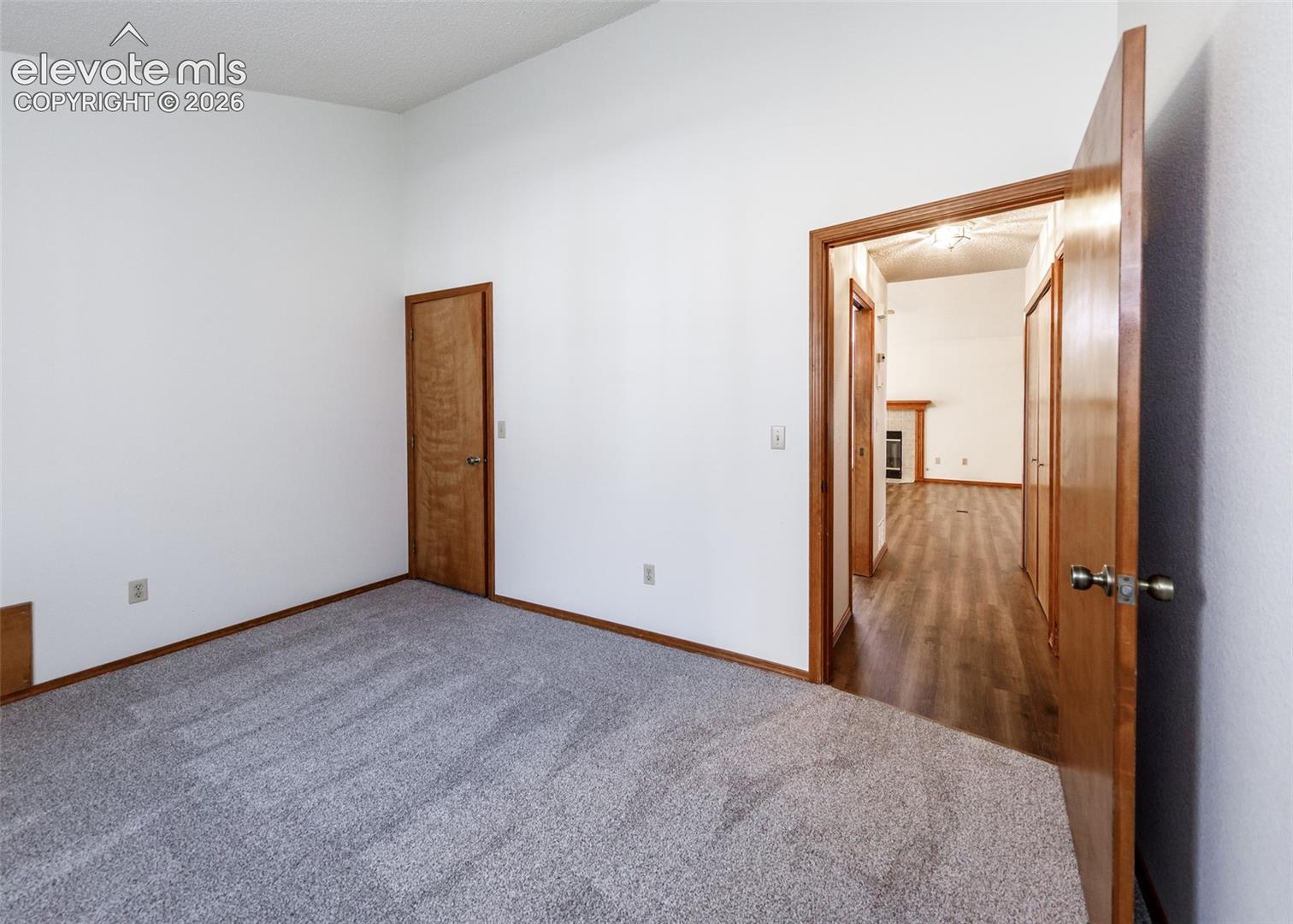 Listing photo 16 for 8161 Scarborough Drive