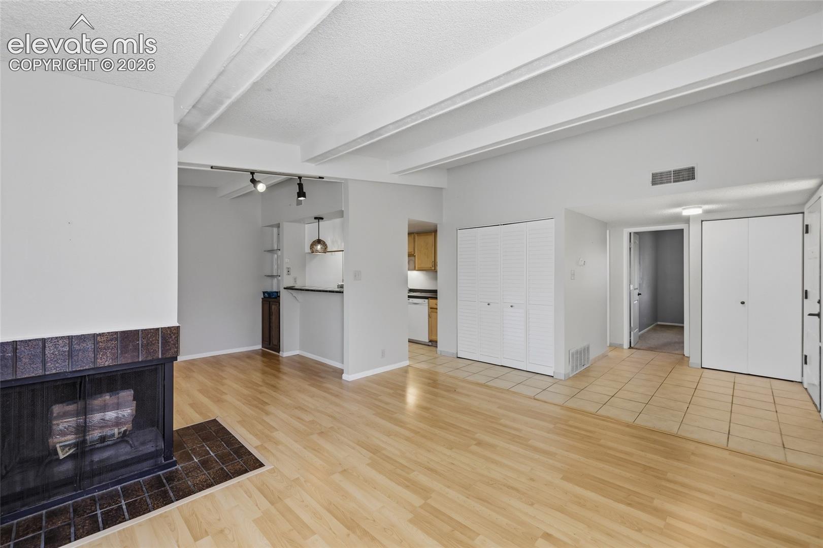 Listing photo 12 for 1062 Fontmore Road C