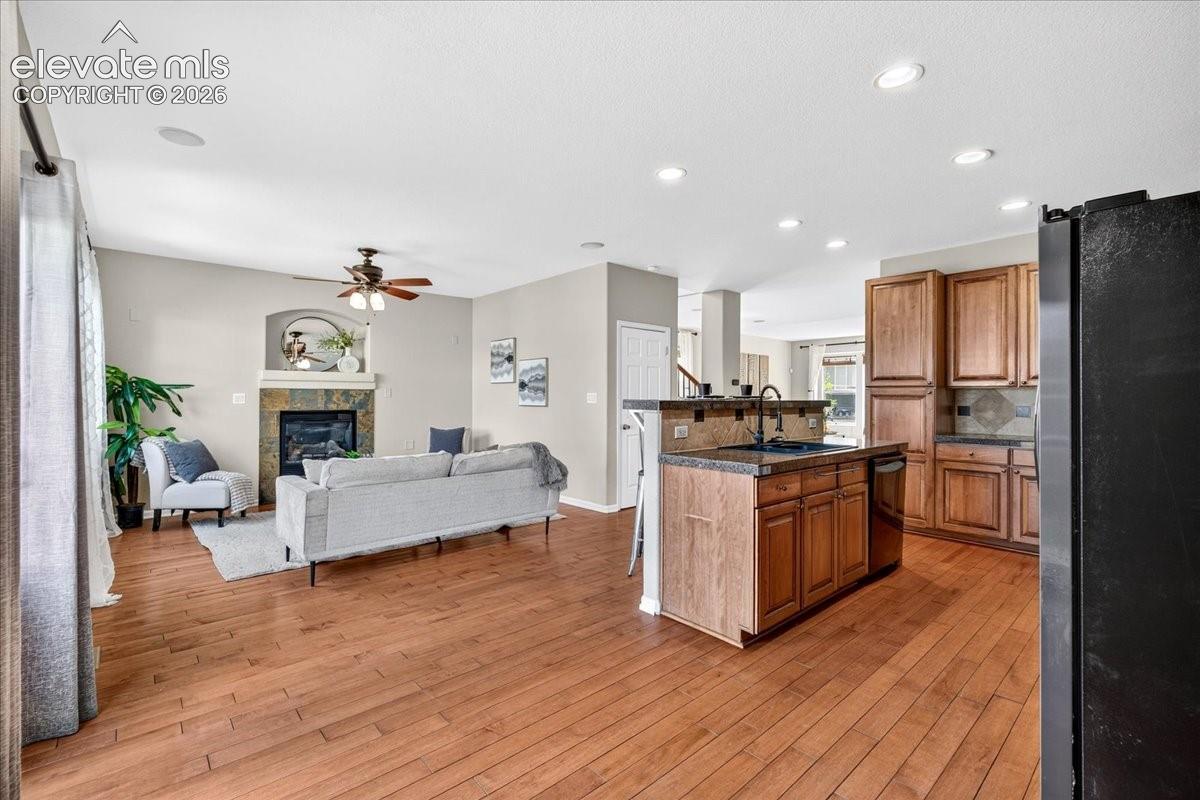 Listing photo 10 for 2409 Capital Drive