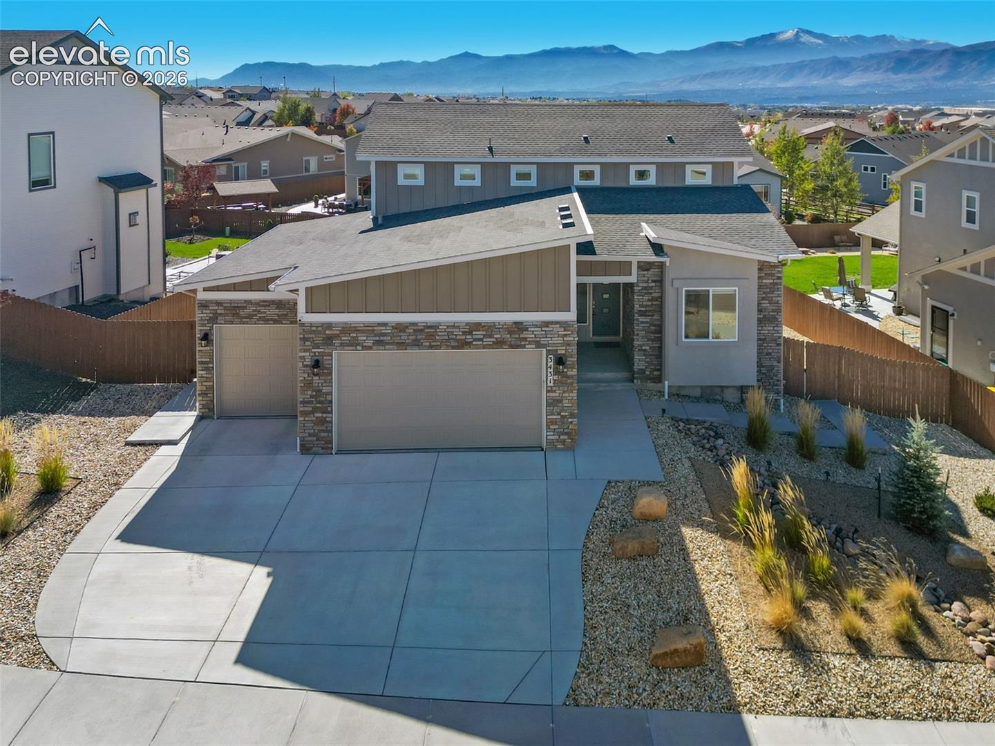 Listing photo 2 for 3431 Wind Waker Way