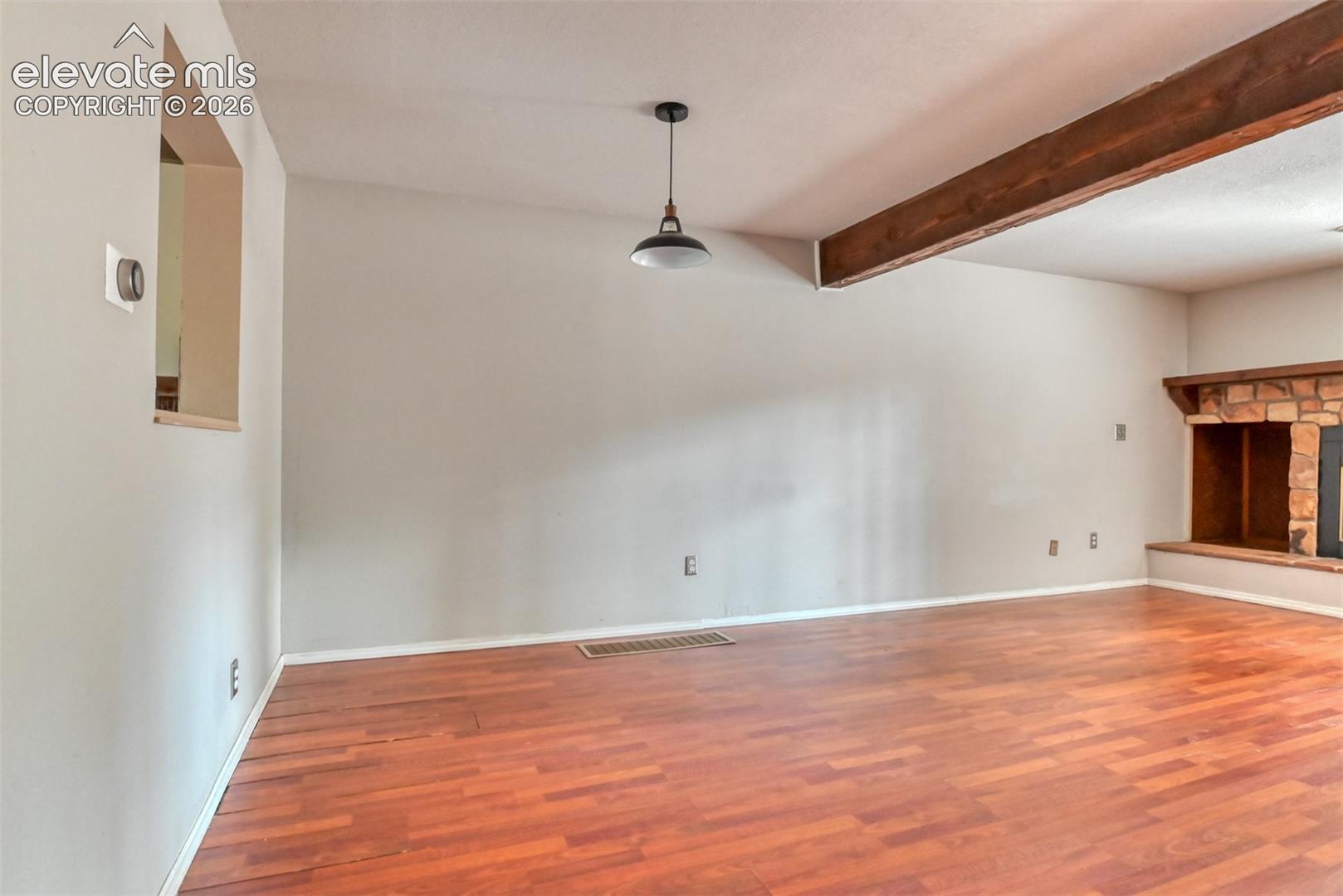 Listing photo 11 for 590 Manor Court B