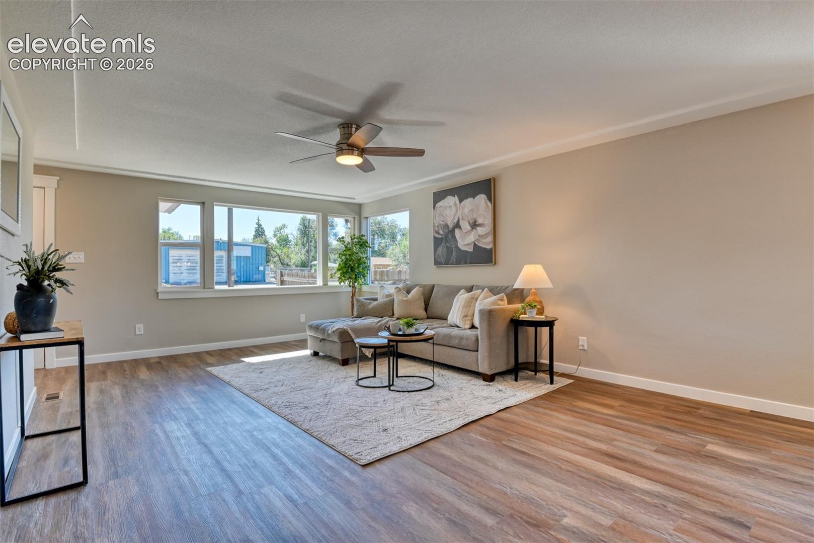 Listing photo 6 for 2606 E Boulder Street