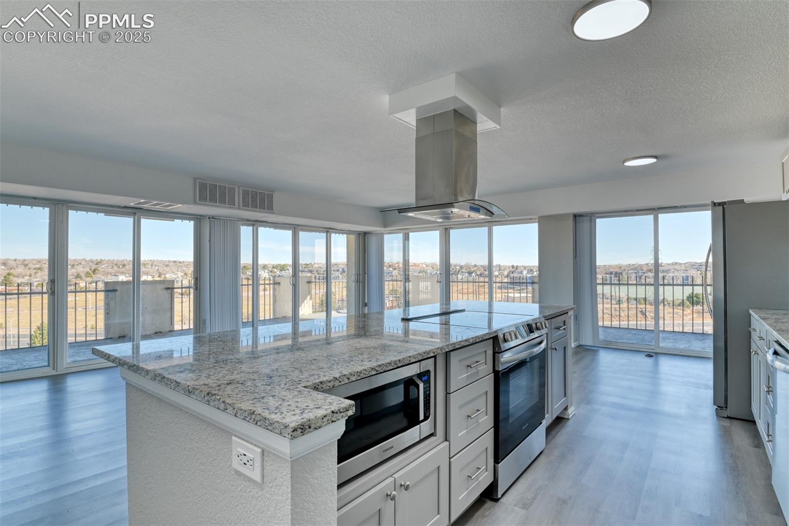 411 Lakewood Circle, photo 10