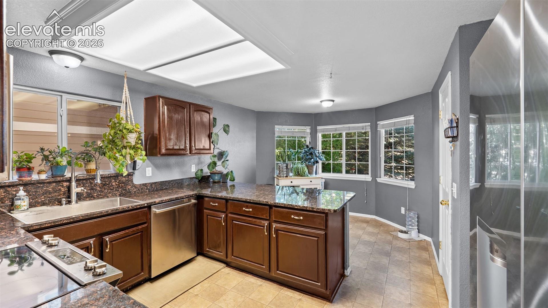 Listing photo 5 for 6544 Cabana Circle