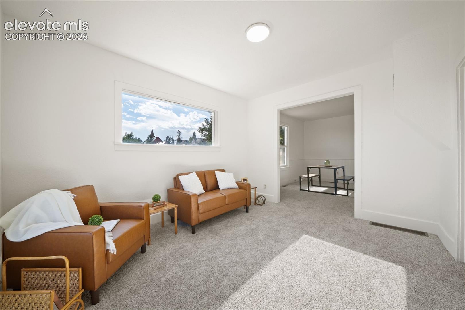 Listing photo 5 for 405 E Eaton Avenue