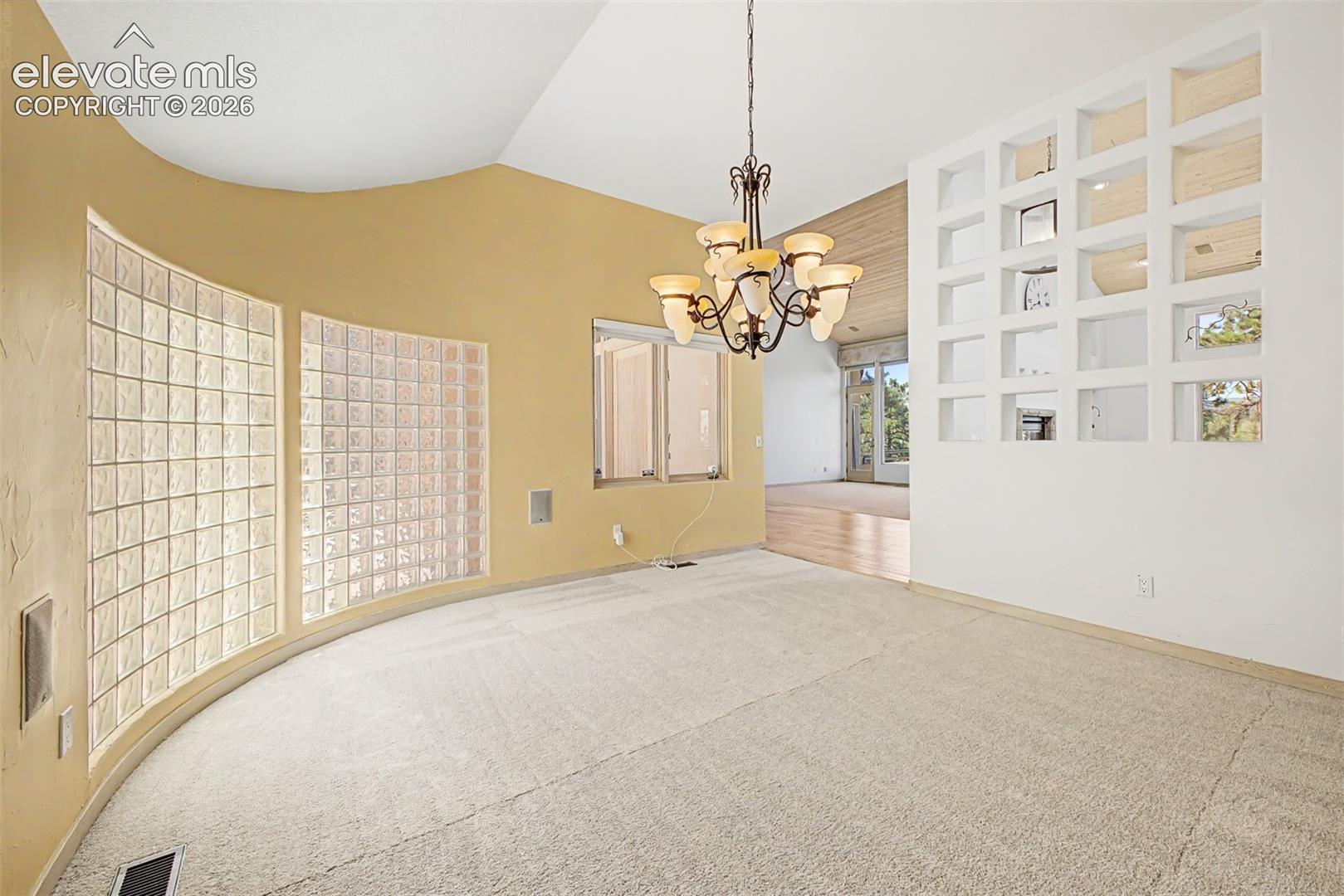 Listing photo 13 for 935 Castle Ridge Road