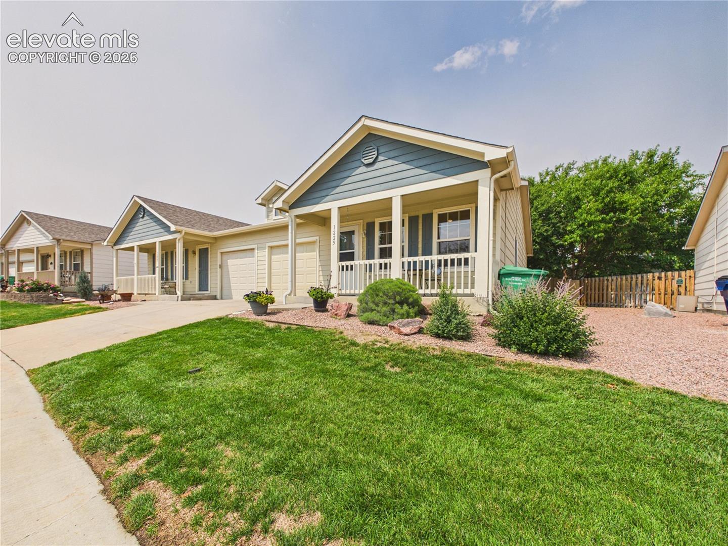 Listing photo 4 for 1225 Silver Hawk Court