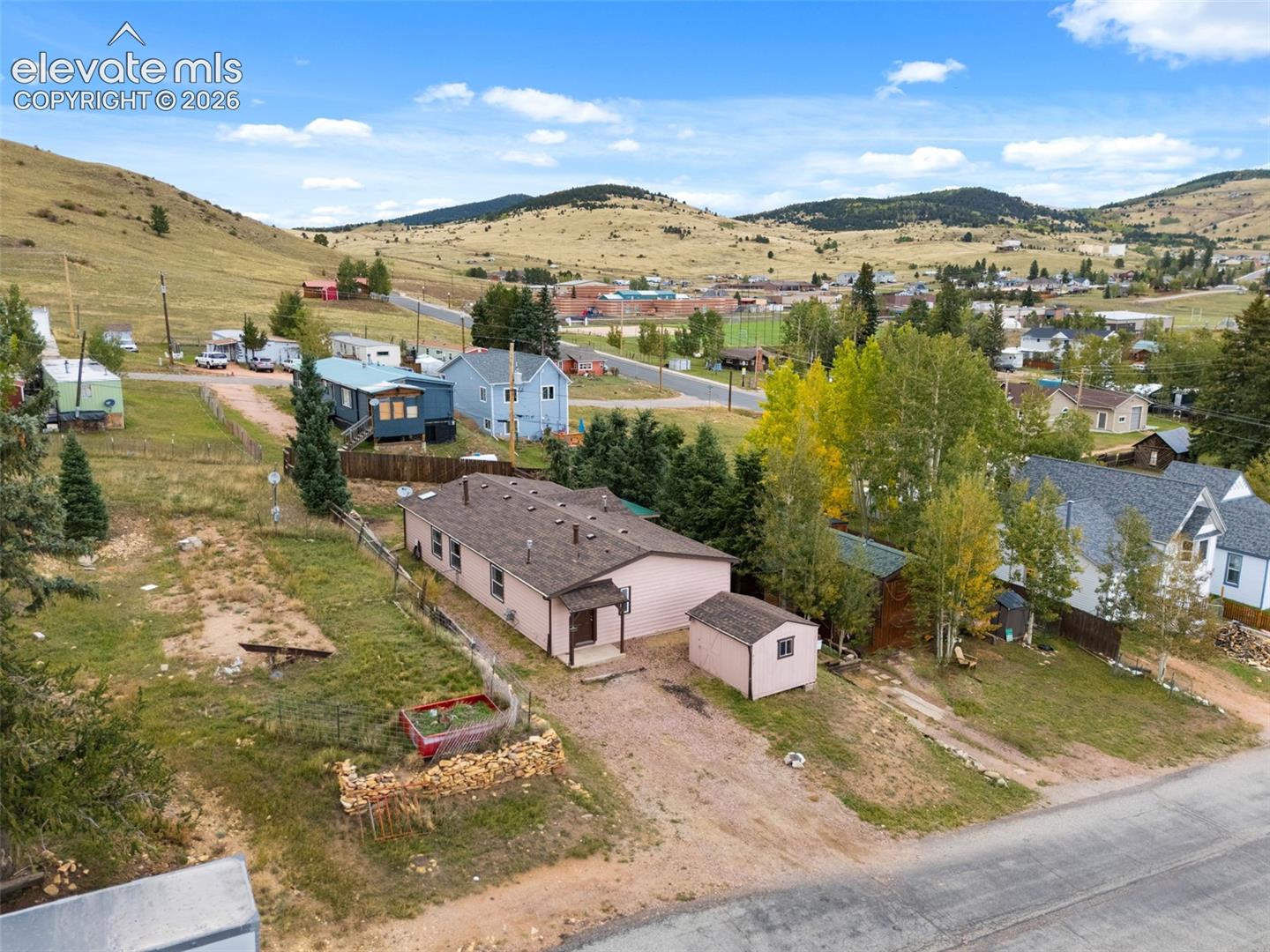 Listing photo 2 for 413 W Eaton Avenue
