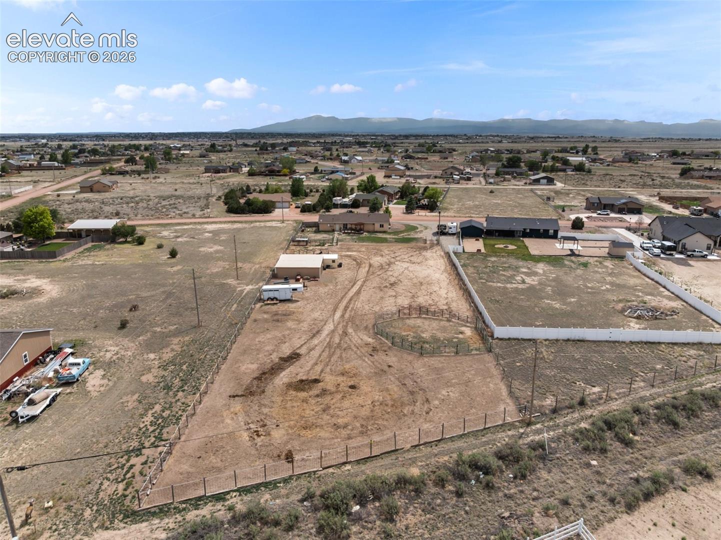 Listing photo 32 for 675 E McClave Drive