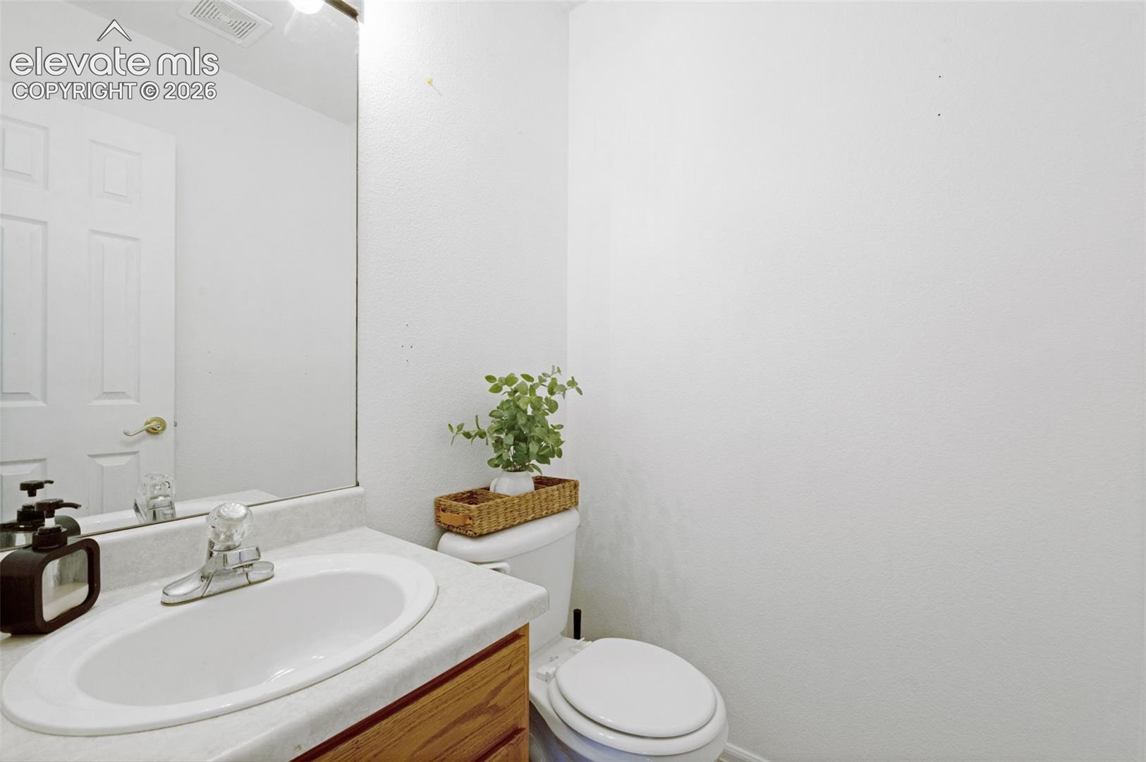 Listing photo 14 for 8239 Monterey Way